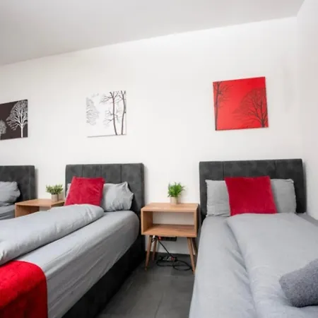 Livemore24 - Space In 24-7 Check-in